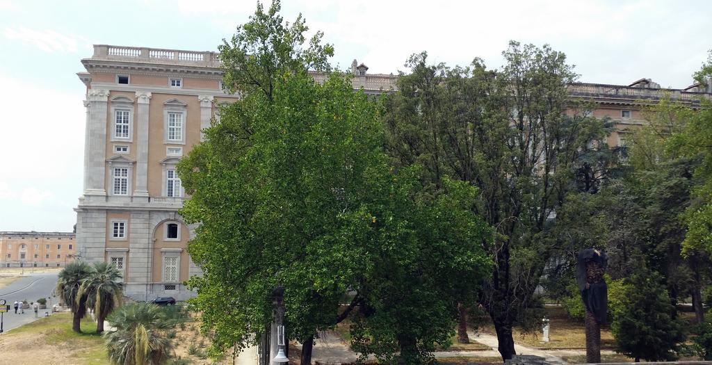L'Insolita Reggia Caserta Ngoại thất bức ảnh