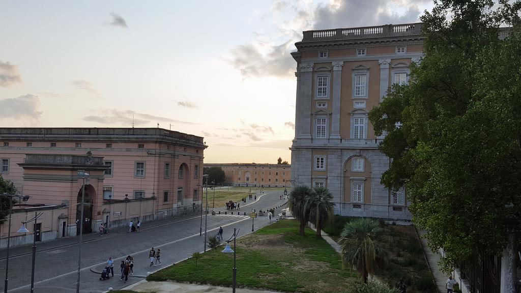 L'Insolita Reggia Caserta Ngoại thất bức ảnh