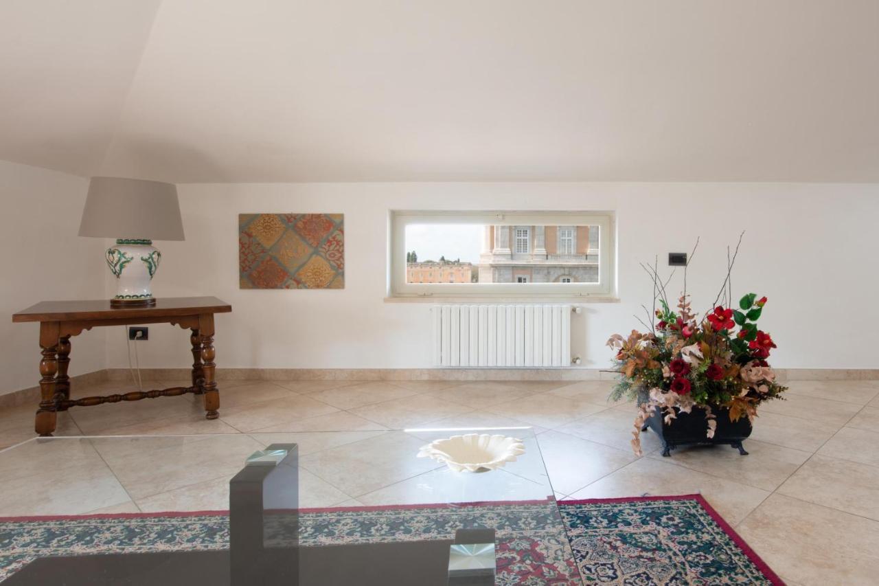 L'Insolita Reggia Caserta Ngoại thất bức ảnh