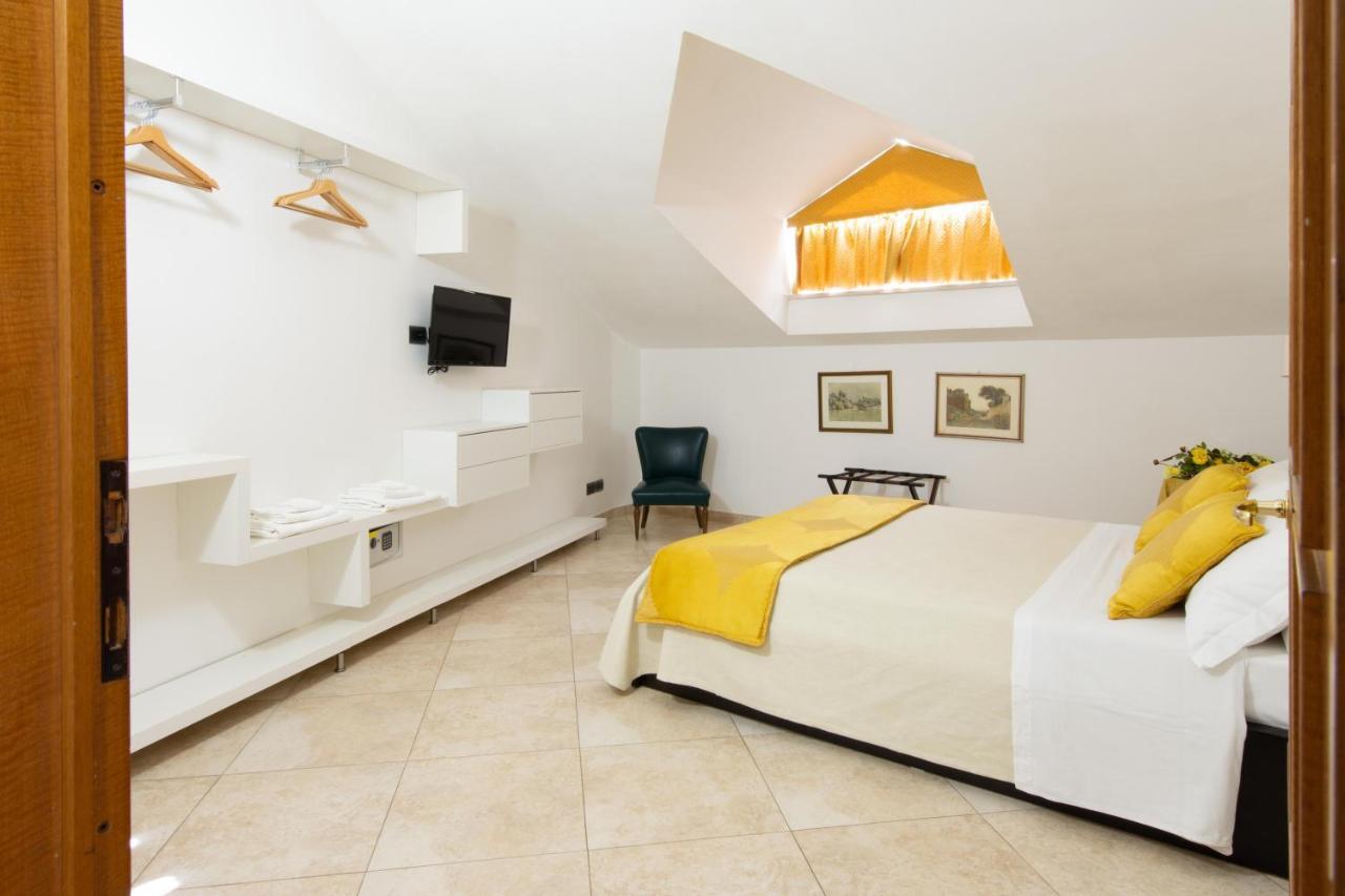 L'Insolita Reggia Caserta Ngoại thất bức ảnh