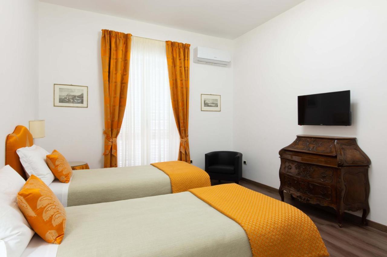 L'Insolita Reggia Caserta Ngoại thất bức ảnh