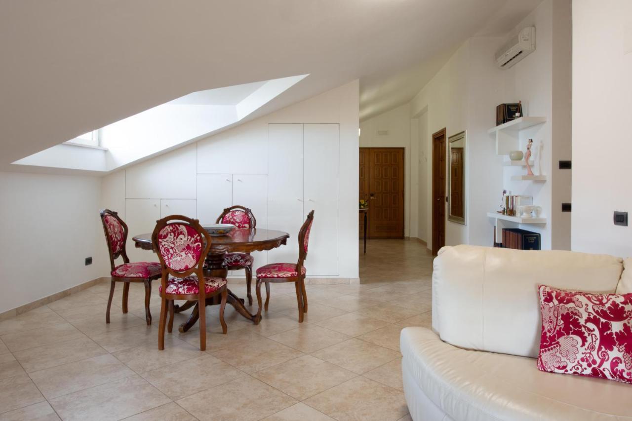 L'Insolita Reggia Caserta Ngoại thất bức ảnh