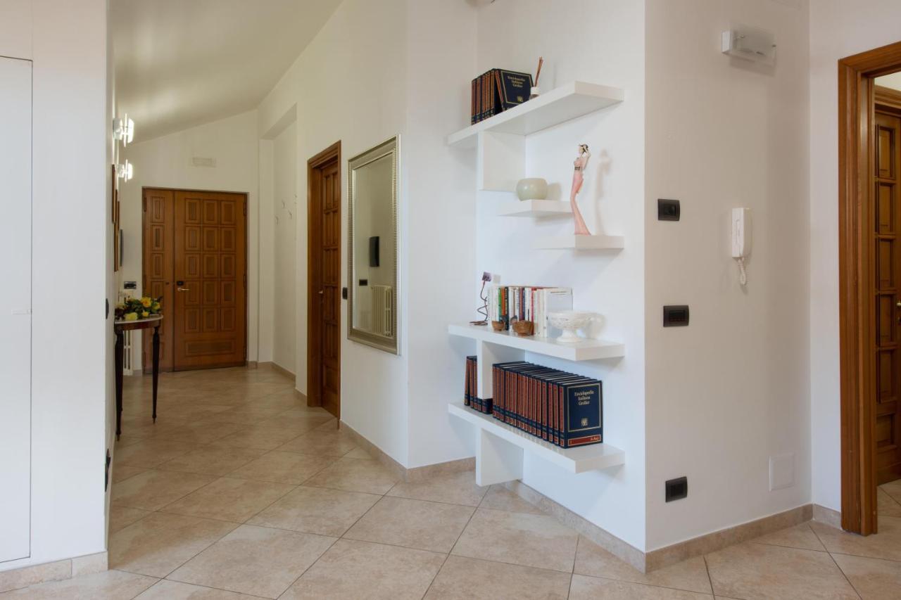 L'Insolita Reggia Caserta Ngoại thất bức ảnh