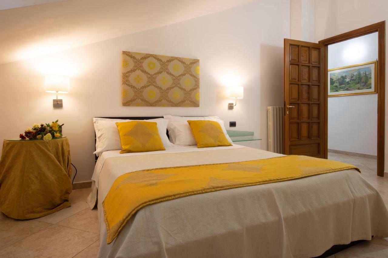 L'Insolita Reggia Caserta Ngoại thất bức ảnh