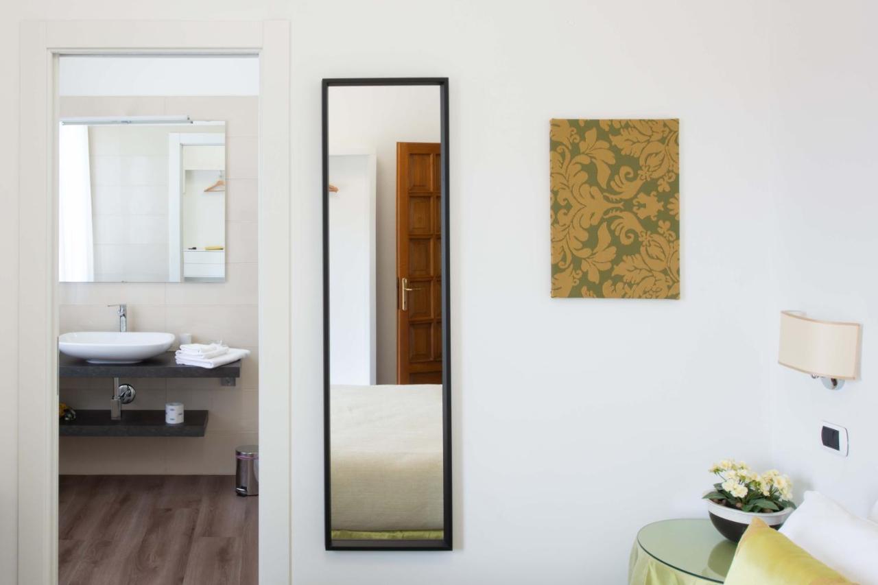 L'Insolita Reggia Caserta Ngoại thất bức ảnh