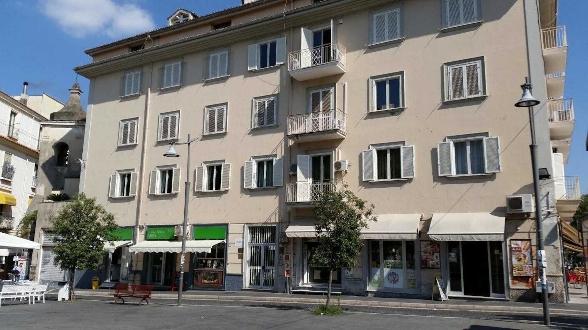L'Insolita Reggia Caserta Ngoại thất bức ảnh